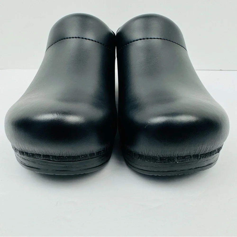 Dansko NWOT Traditional clogs open-back mules. Support and comfort shoe. Size 44